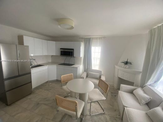 Miami Beach, Miami-Dade Countyのアパートメント・コンプレックス