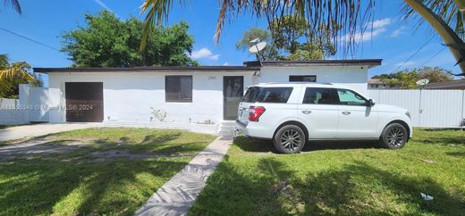 Villa in Opa-locka, Miami-Dade County