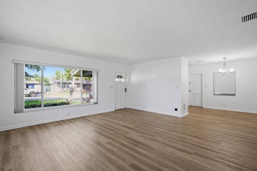 Villa in Oakland Park, Broward County