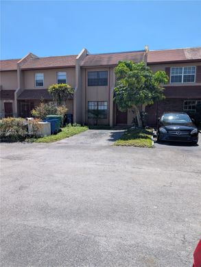 Townhouse in Miami Gardens, Miami-Dade