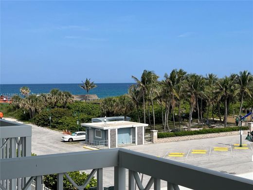 Residential complexes in Palm Beach Shores, Palm Beach