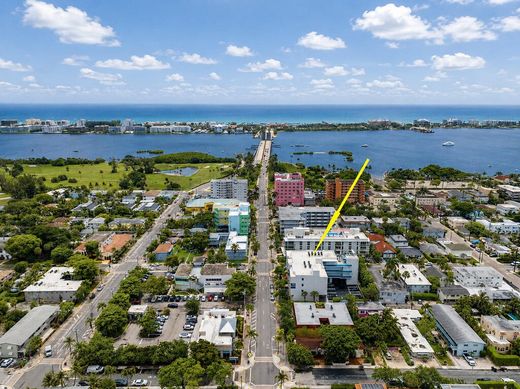 Residential complexes in Lake Worth, Palm Beach