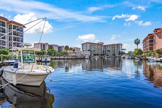 Residential complexes in Boca Raton, Palm Beach