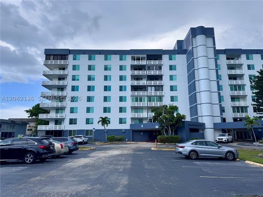Residential complexes in Hollywood, Broward County