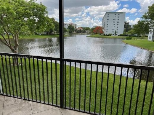 Residential complexes in Pompano Beach, Broward County