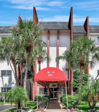 Lauderhill, Broward Countyのアパートメント・コンプレックス