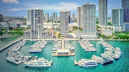 マイアミ, Miami-Dade Countyのアパートメント・コンプレックス