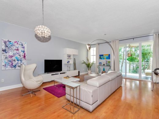 Residential complexes in Pinecrest, Miami-Dade