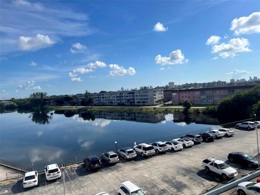 Complexes résidentiels à Miami, Comté de Miami-Dade