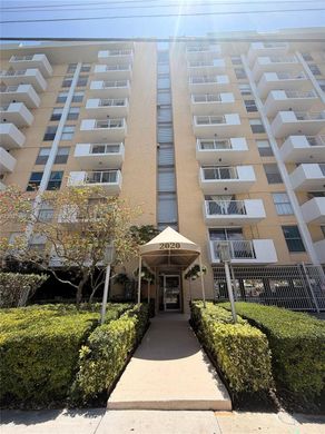 Residential complexes in North Miami, Miami-Dade