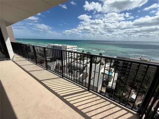 Residential complexes in Hollywood, Broward County