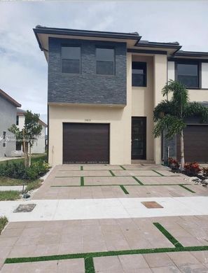 Townhouse - Miami Lakes, Miami-Dade County