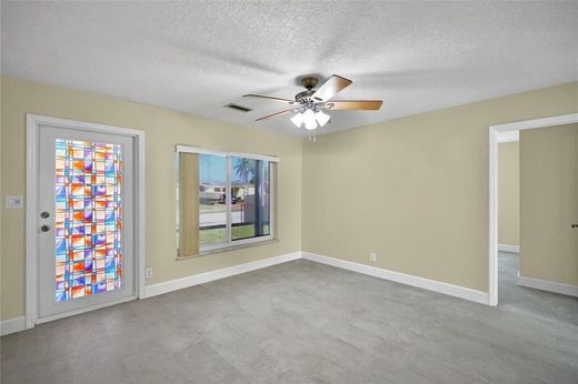 Villa in Oakland Park, Broward County