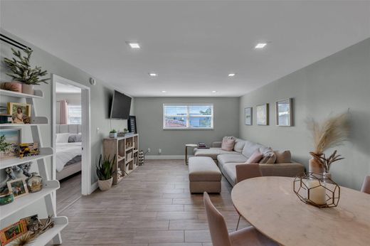 Residential complexes in Fort Lauderdale, Broward County
