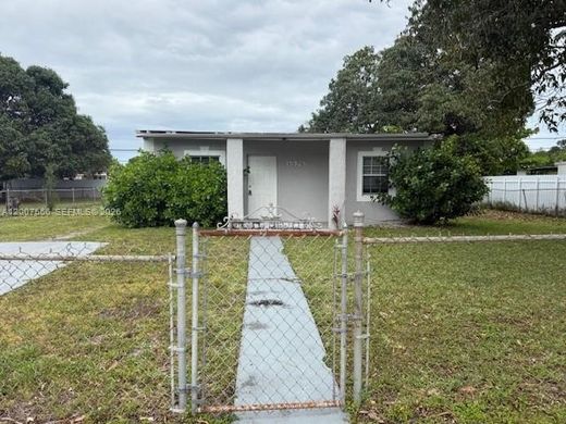 Villa - Miami Gardens, Miami-Dade County