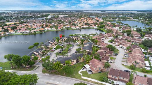 公寓楼  Hialeah, Miami-Dade County