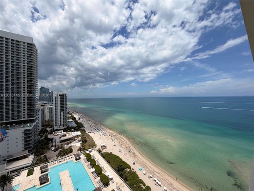 Residential complexes in Hallandale, Broward County