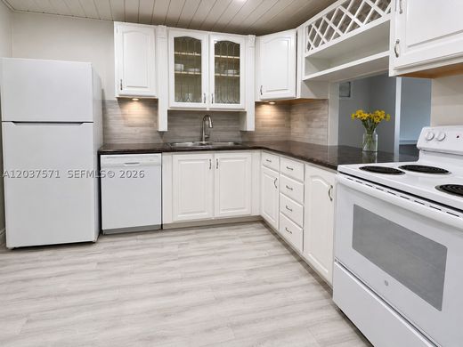 Жилой комплекс, Pinecrest, Miami-Dade County