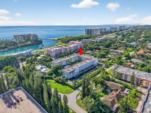 Residential complexes in Boca Raton, Palm Beach