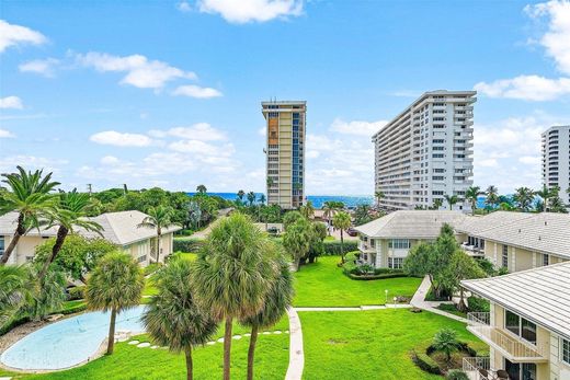 Residential complexes in Boca Raton, Palm Beach