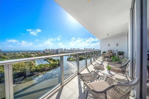 Residential complexes in Fort Lauderdale, Broward County
