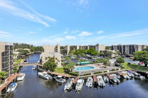 Residential complexes in Boca Raton, Palm Beach