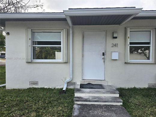 Residential complexes in Dania Beach, Broward County