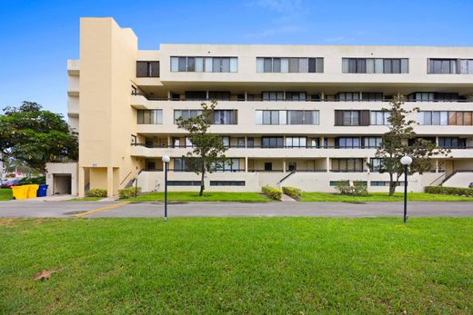 Residential complexes in Boca Raton, Palm Beach