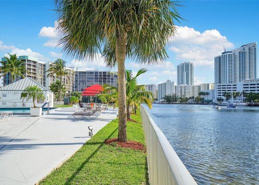 Kamienica w Hallandale Beach, Broward County