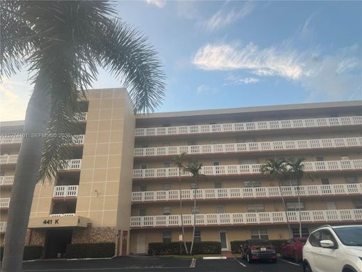 Residential complexes in Dania Beach, Broward County