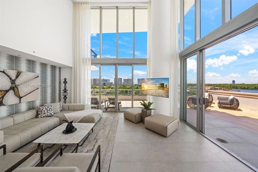 Complexes résidentiels à Sunny Isles Beach, Comté de Miami-Dade