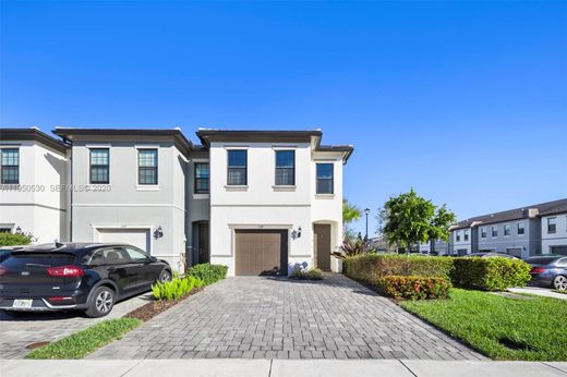 Townhouse in Oakland Park, Broward County