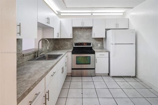 Edificio en North Miami, Miami-Dade County