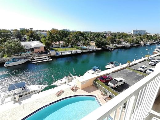 Residential complexes in North Miami, Miami-Dade