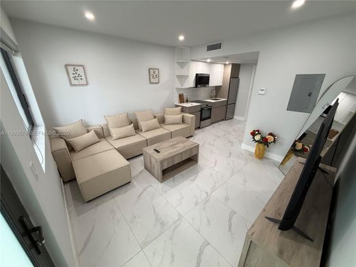 Residential complexes in Miami Beach, Miami-Dade