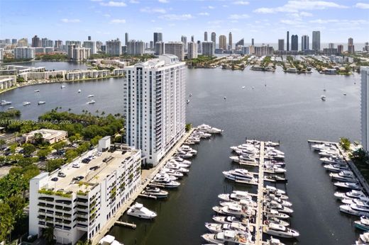 Residential complexes in North Miami Beach, Miami-Dade