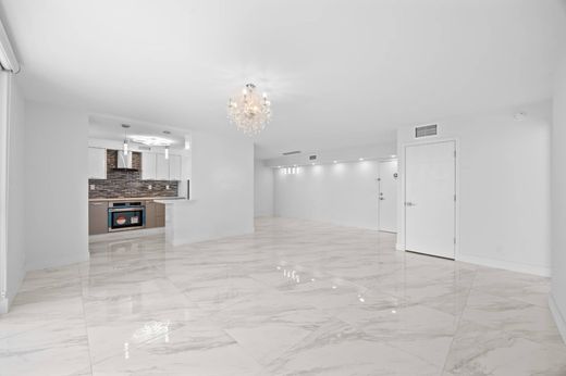 Residential complexes in Hallandale, Broward County