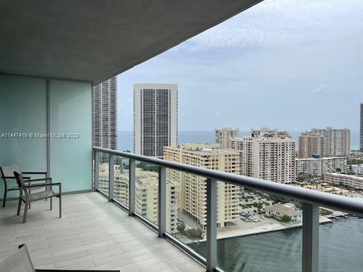 Hallandale Beach, Broward Countyのアパートメント・コンプレックス