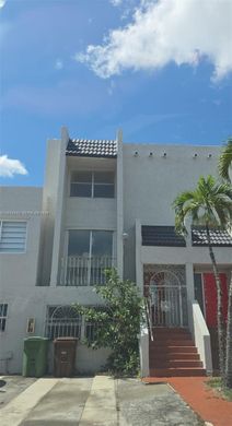 Townhouse in Hialeah, Miami-Dade