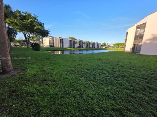 ミラマー, Broward Countyのアパートメント・コンプレックス