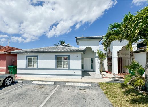 Villa in Hialeah Gardens, Miami-Dade County