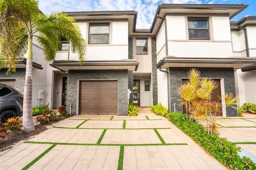 타운 하우스 / Miami Lakes, Miami-Dade County