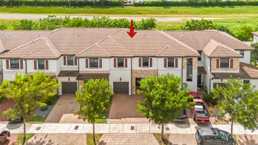 Casa di città a Hialeah, Miami-Dade County