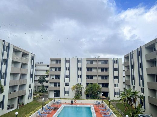 公寓楼  Hialeah Gardens, Miami-Dade County