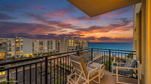 Residential complexes in Palm Beach, Florida