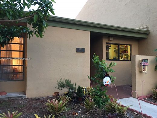 Townhouse in Pembroke Pines, Broward County
