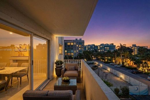 Residential complexes in Bay Harbor Islands, Miami-Dade