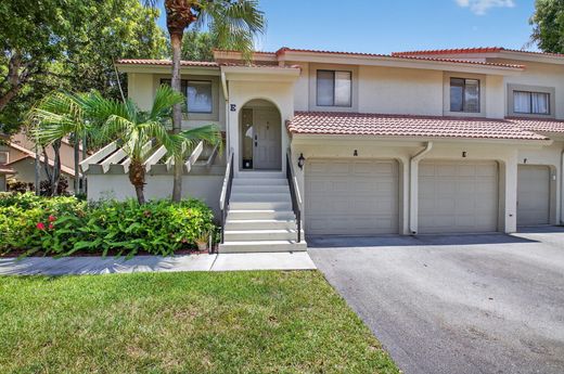 Residential complexes in Boca Raton, Palm Beach