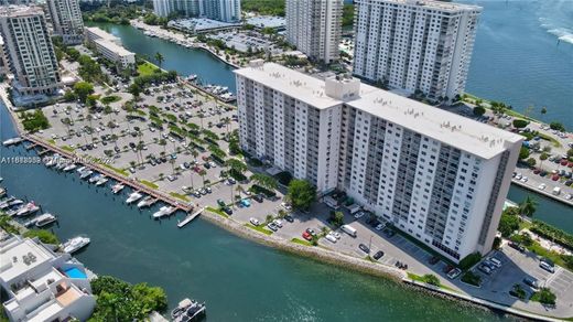 Residential complexes in Sunny Isles Beach, Miami-Dade