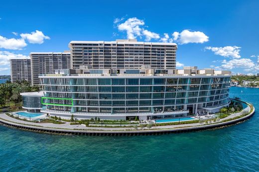 Residential complexes in Coconut Grove, Miami-Dade
